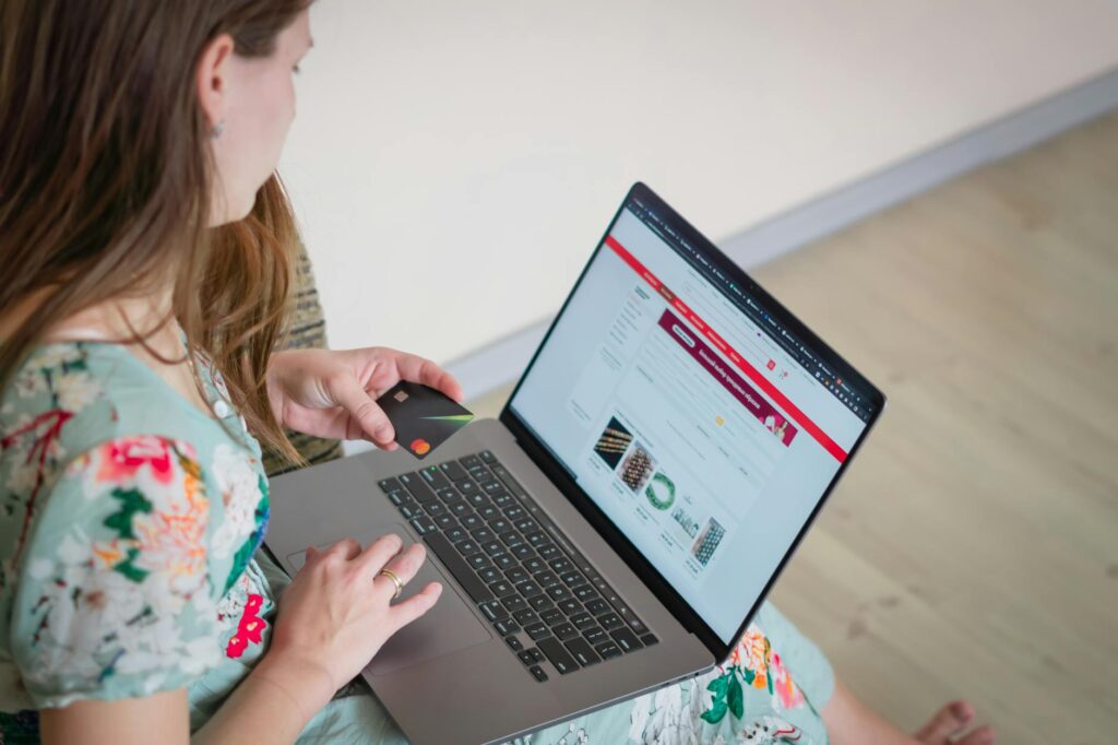 Online shopper using a laptop with cashback site open