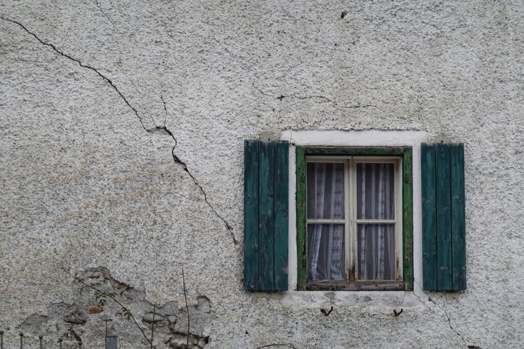 Diagonal crack in a brick wall of a UK home caused by subsidence during a summer heatwave
